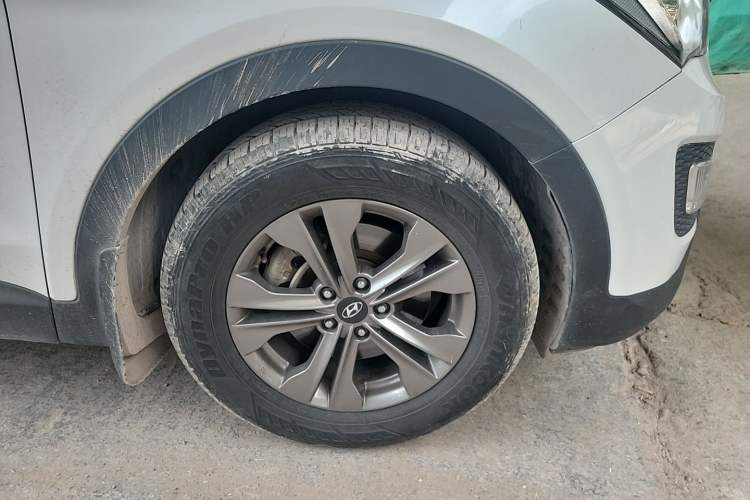 Used Hyundai Santa Fe 2013 2.4L Automatic Two-Wheel Drive Smart Version Exterior 1