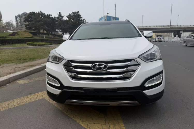 Used Hyundai Santa Fe 2013 2.4L Automatic Two-Wheel Drive Smart Version Exterior 1