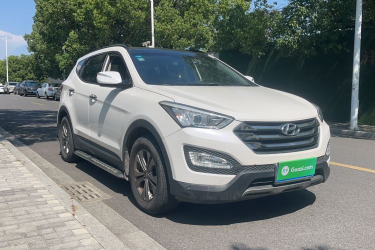 Used Hyundai Santa Fe 2013 2.4L Automatic Two-Wheel Drive Smart Version Exterior 1