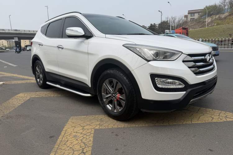 Used Hyundai Santa Fe 2013 2.4L Automatic Two-Wheel Drive Smart Version Exterior 2