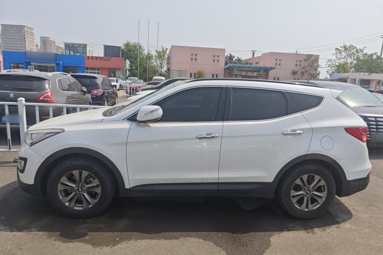 Used Hyundai Santa Fe 2013 Revised Version 2.4L Automatic All-Wheel Drive Smart Type Exterior 2