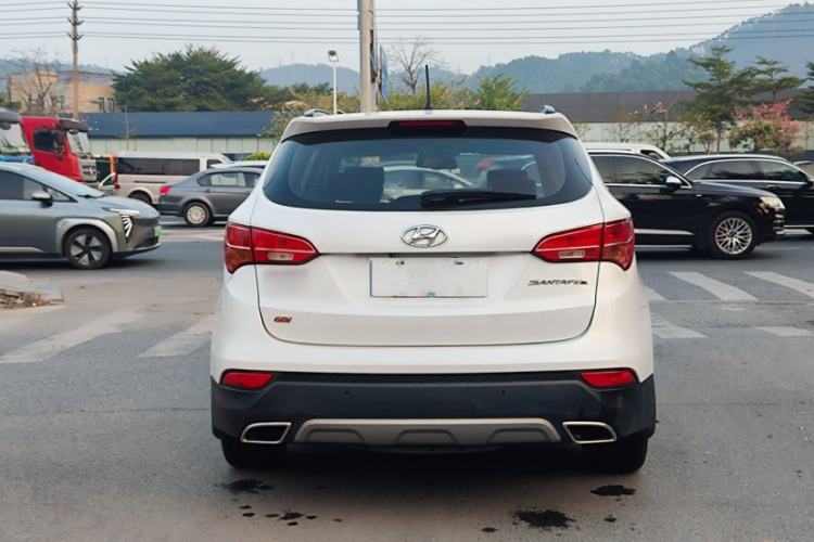 Used Hyundai Santa Fe 2013 2.4L Automatic Two-Wheel Drive Smart Version Exterior 3