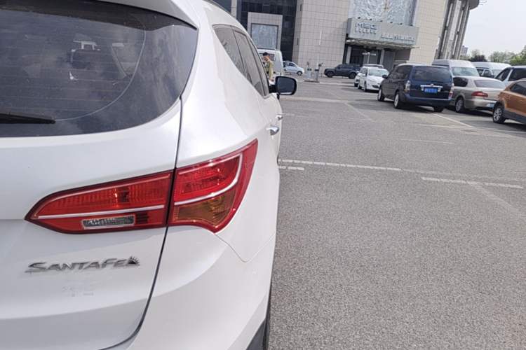 Used Hyundai Santa Fe 2013 2.4L Automatic 2WD Comfort Edition Exterior 3