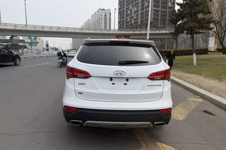 Used Hyundai Santa Fe 2013 2.4L Automatic Two-Wheel Drive Smart Version Exterior 3