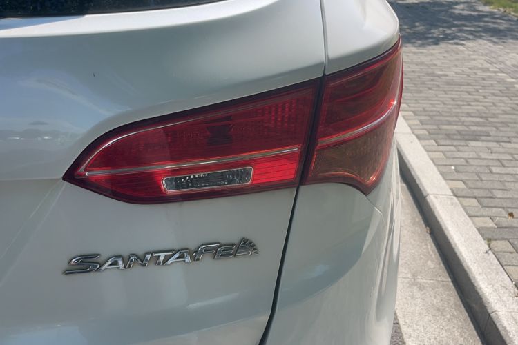 Used Hyundai Santa Fe 2013 2.4L Automatic Two-Wheel Drive Smart Version Exterior 3