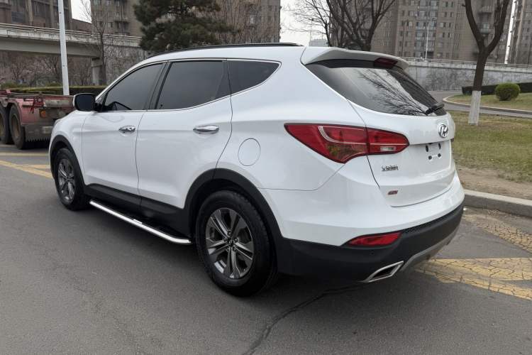 Used Hyundai Santa Fe 2013 2.4L Automatic Two-Wheel Drive Smart Version Exterior 4