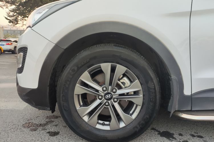 Used Hyundai Santa Fe 2013 2.4L Automatic Two-Wheel Drive Smart Version Exterior 5