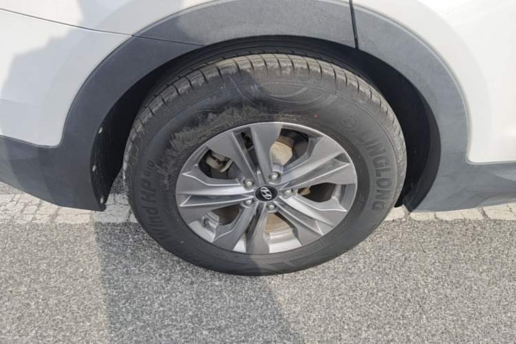 Used Hyundai Santa Fe 2013 2.4L Automatic 2WD Comfort Edition Exterior 5