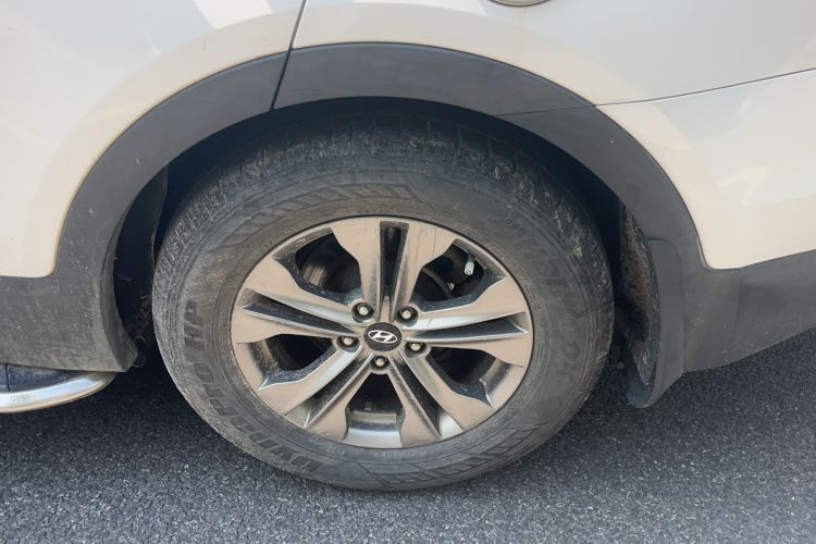 Used Hyundai Santa Fe 2013 2.4L Automatic Two-Wheel Drive Smart Version Exterior 5
