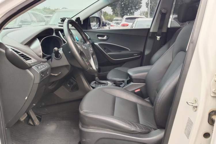 Used Hyundai Santa Fe 2013 Revised Version 2.4L Automatic All-Wheel Drive Smart Type Exterior 7