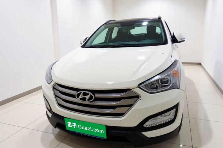 Used Hyundai Santa Fe 2013 2.4L Automatic Two-Wheel Drive Smart Version Front
