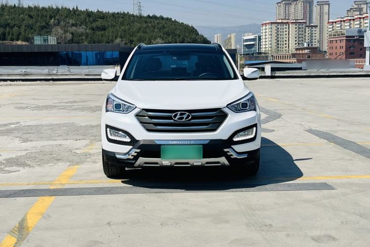 Used Hyundai Santa Fe 2013 2.4L Automatic Two-Wheel Drive Smart Version Front