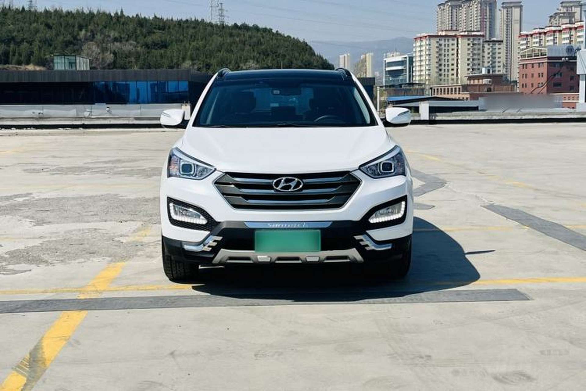 Used Hyundai Santa Fe 2013 2.4L Automatic Two-Wheel Drive Smart Version Front