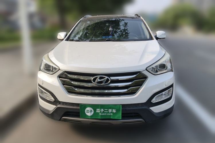 Used Hyundai Santa Fe 2013 Revised Version 2.4L Automatic All-Wheel Drive Luxury Trim Front