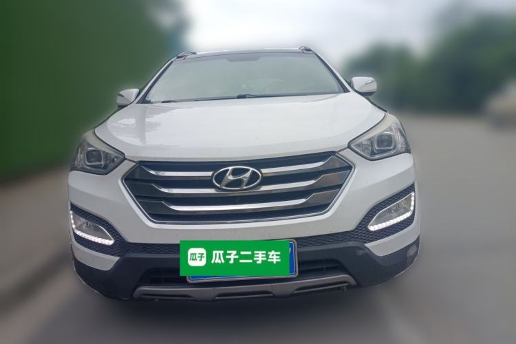 Used Hyundai Santa Fe 2013 2.4L Automatic Two-Wheel Drive Smart Version Front