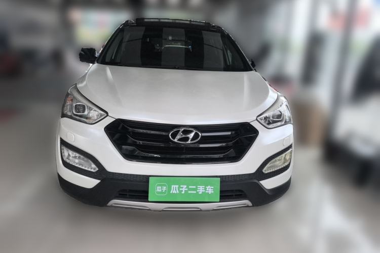 Used Hyundai Santa Fe 2013 Revised Version 2.4L Automatic All-Wheel Drive Luxury Trim Front