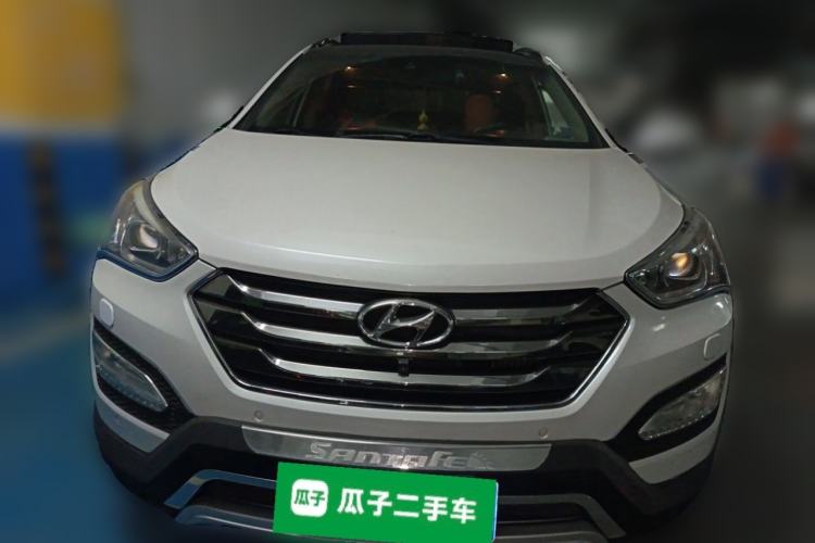 Used Hyundai Santa Fe 2013 2.0T Automatic All-Wheel Drive Top Trim Front
