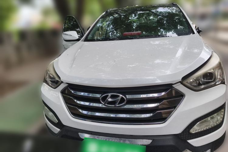Used Hyundai Santa Fe 2013 2.4L Automatic Two-Wheel Drive Smart Version Front