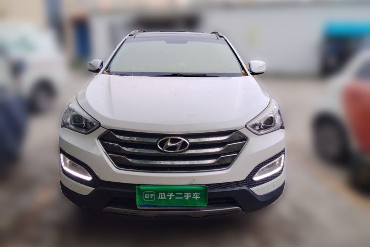 Used Hyundai Santa Fe 2013 2.4L Automatic Two-Wheel Drive Smart Version Front