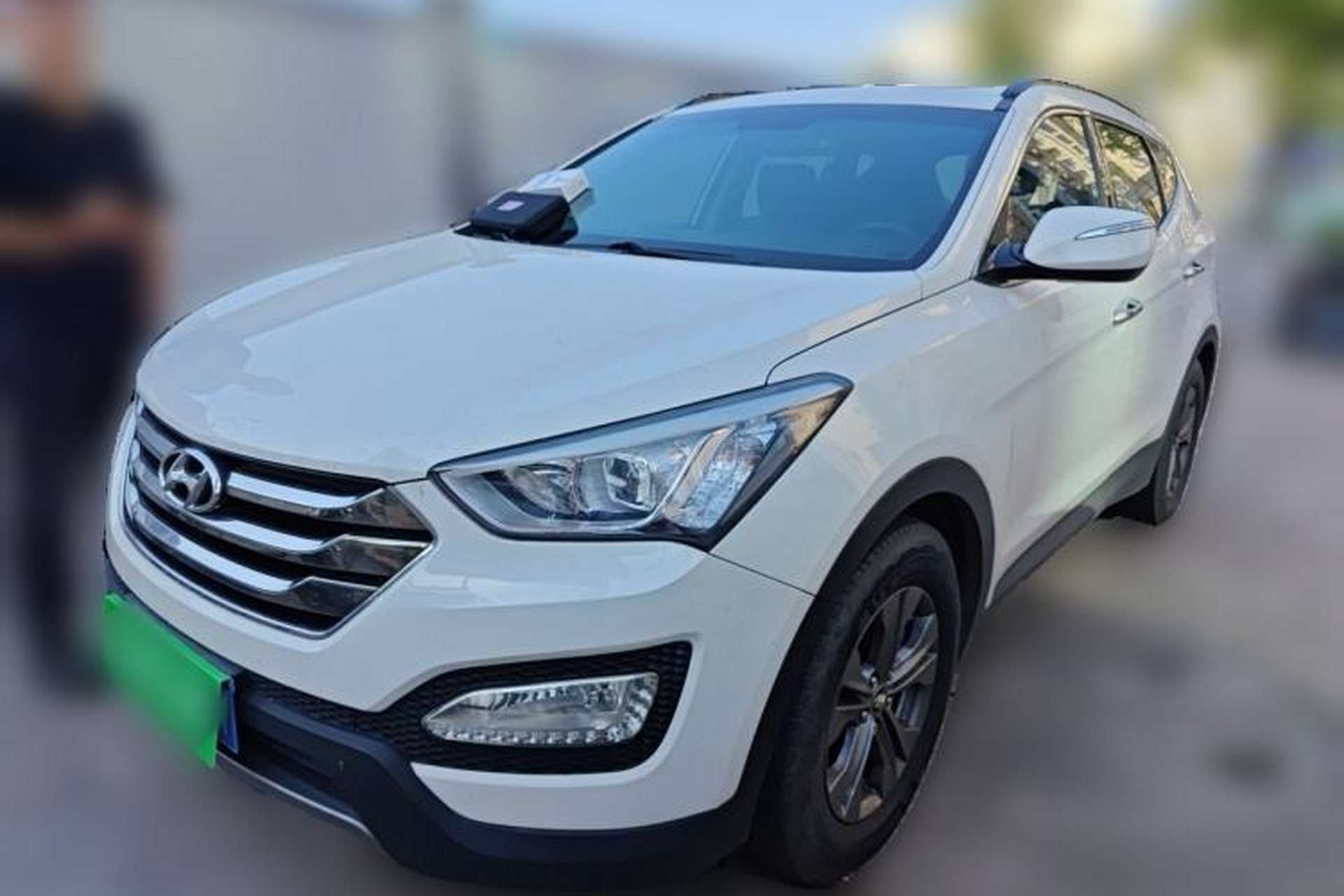 Used Hyundai Santa Fe 2013 2.4L Automatic 4x4 Smart Version Front Left 45 Deg