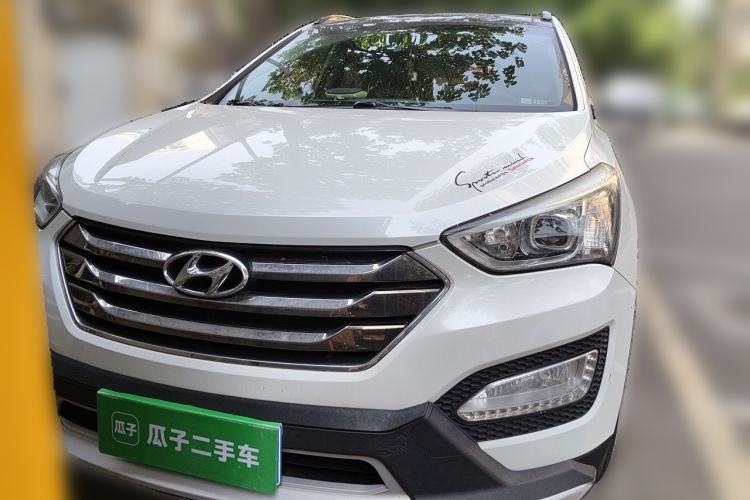 Used Hyundai Santa Fe 2013 2.4L Automatic Two-Wheel Drive Smart Version Front