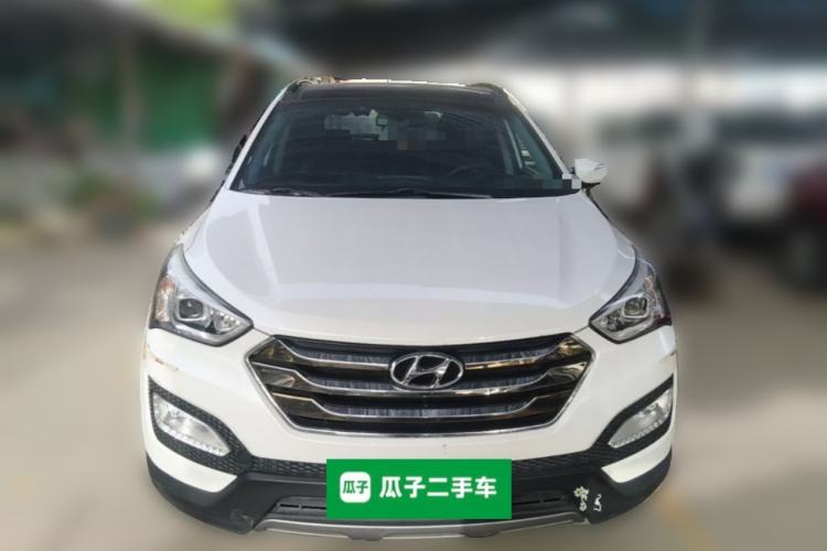 Used Hyundai Santa Fe 2013 2.4L Automatic Two-Wheel Drive Smart Version Front