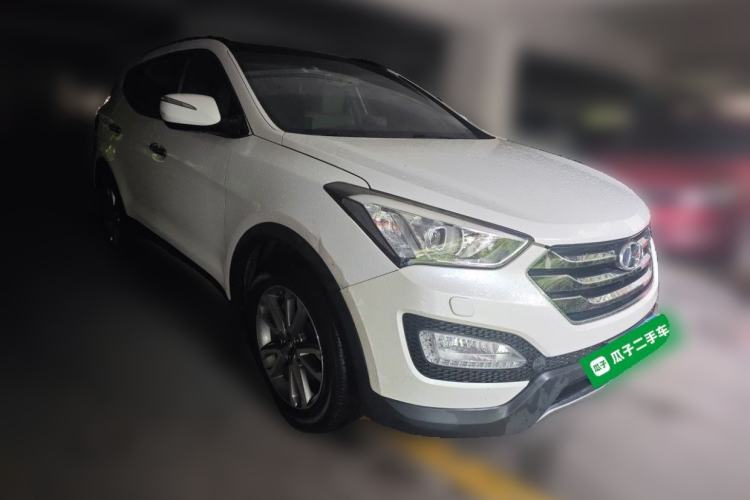 Used Hyundai Santa Fe 2013 2.4L Automatic 4x4 Prestige Edition Front Right 45 Deg