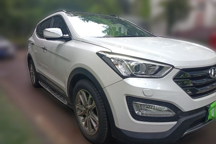 Used Hyundai Santa Fe 2013 Revised Version 2.0T Automatic All-Wheel Drive Prestige Edition Front Right 45 Deg