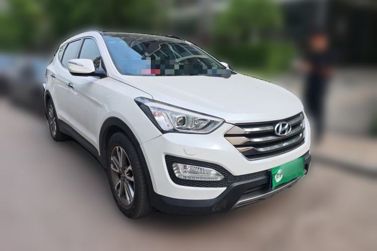 Used Hyundai Santa Fe 2013 Revised Version 2.4L Automatic All-Wheel Drive Luxury Trim Front Right 45 Deg