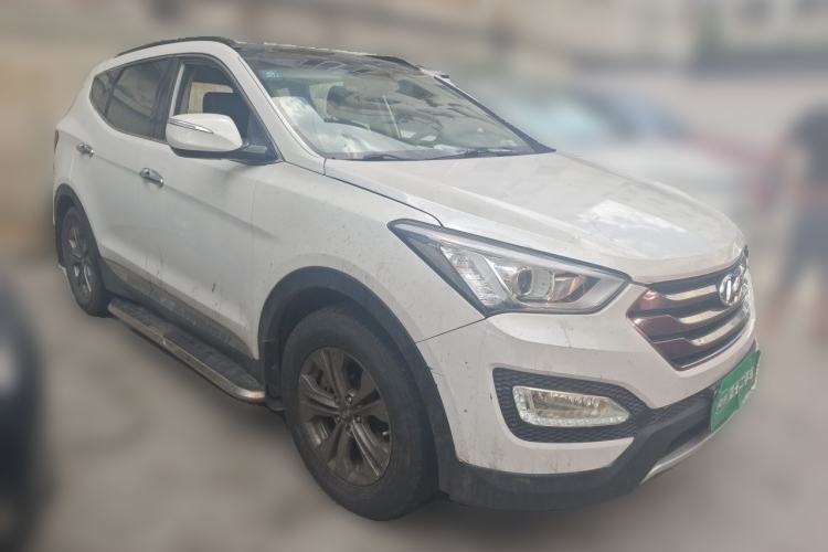 Used Hyundai Santa Fe 2013 2.4L Automatic Two-Wheel Drive Smart Version Front Right 45 Deg