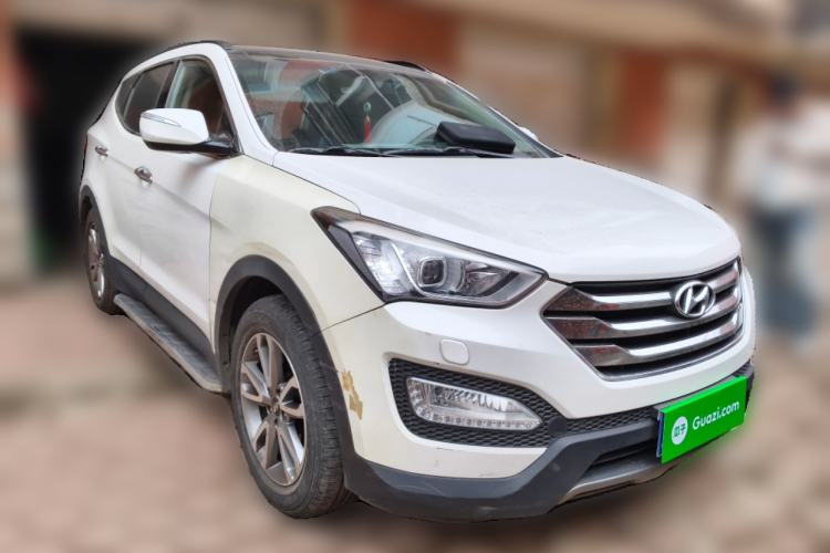 Used Hyundai Santa Fe 2013 2.4L Automatic 4x4 Prestige Edition Front Right 45 Deg
