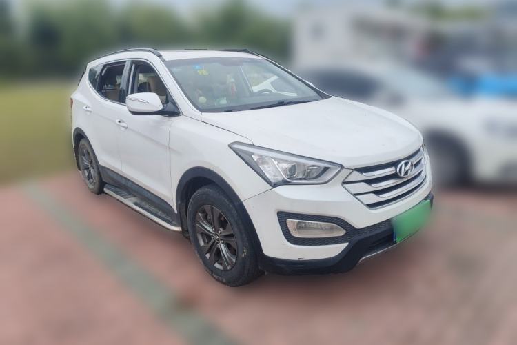 Used Hyundai Santa Fe 2013 2.4L Automatic 2WD Comfort Edition Front Right 45 Deg