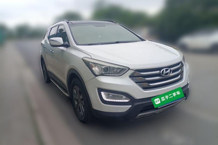 Used Hyundai Santa Fe 2013 2.4L Automatic Two-Wheel Drive Smart Version Front Right 45 Deg