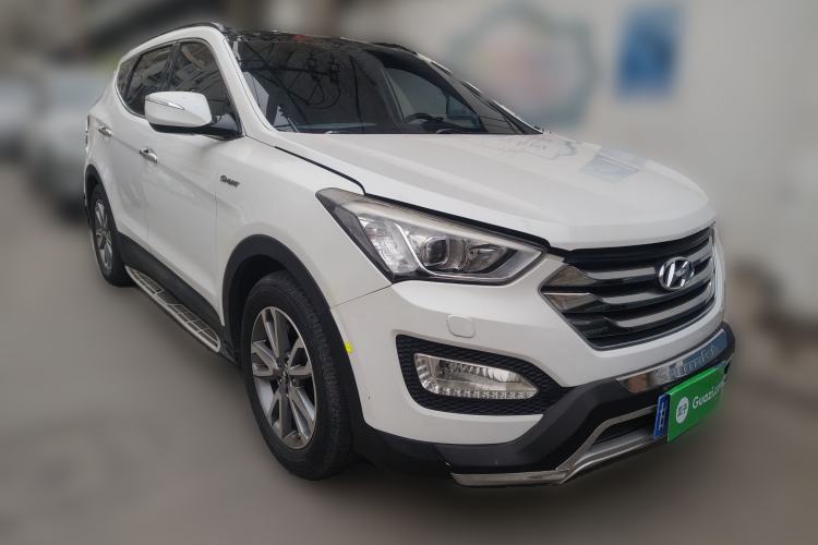 Used Hyundai Santa Fe 2013 2.4L Automatic 4x4 Prestige Edition Front Right 45 Deg