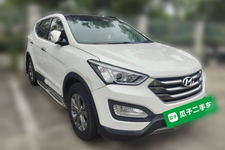 Used Hyundai Santa Fe 2013 2.4L Automatic Two-Wheel Drive Smart Version Front Right 45 Deg