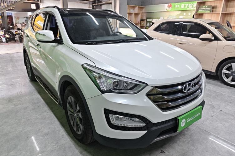 Used Hyundai Santa Fe 2013 Revised Version 2.4L Automatic All-Wheel Drive Smart Type Front Right 45 Deg