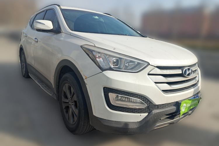 Used Hyundai Santa Fe 2013 2.4L Automatic 2WD Comfort Edition Front Right 45 Deg