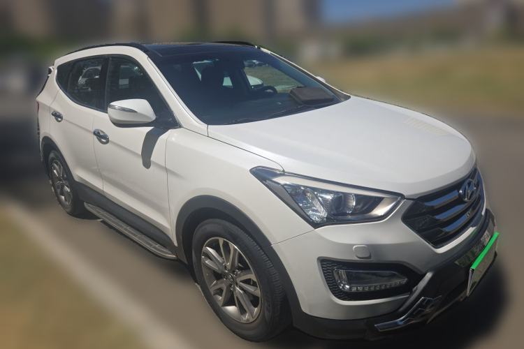 Used Hyundai Santa Fe 2013 2.0T Automatic All-Wheel Drive Prestige Version Front Right 45 Deg