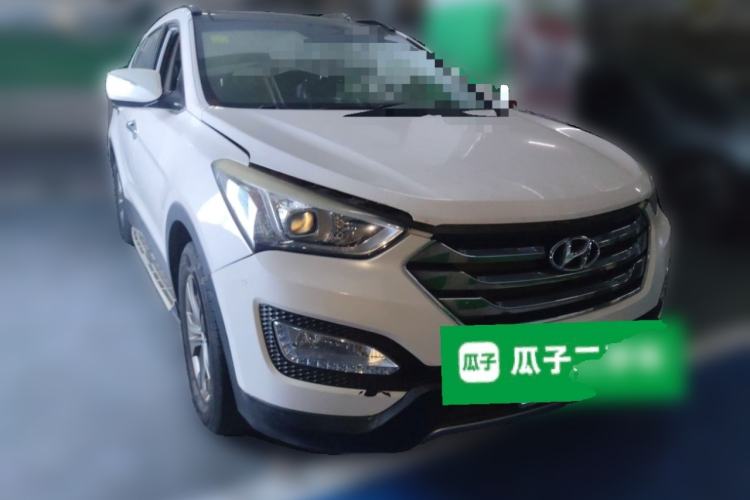 Used Hyundai Santa Fe 2013 2.4L Automatic Two-Wheel Drive Smart Version Front Right 45 Deg