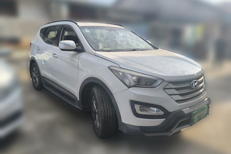 Used Hyundai Santa Fe 2013 2.4L Automatic 4x4 Comfort Edition Front Right 45 Deg