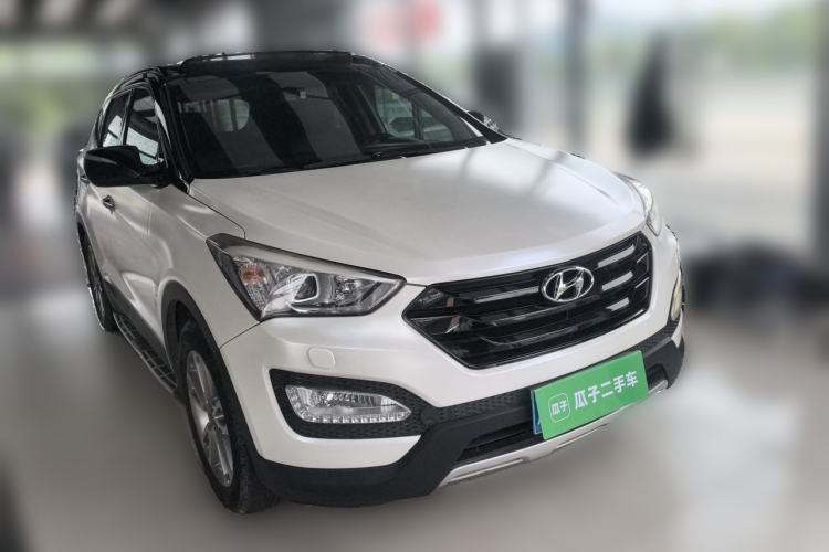 Used Hyundai Santa Fe 2013 Revised Version 2.4L Automatic All-Wheel Drive Luxury Trim Front Right 45 Deg