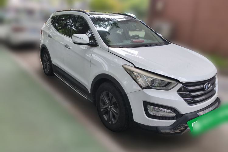 Used Hyundai Santa Fe 2013 2.4L Automatic Two-Wheel Drive Smart Version Front Right 45 Deg
