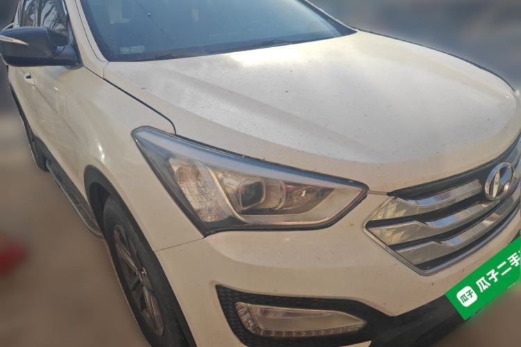Used Hyundai Santa Fe 2013 2.4L Automatic 4x4 Comfort Edition Front Right 45 Deg