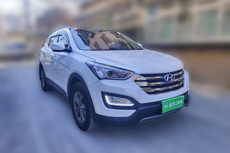 Used Hyundai Santa Fe 2013 2.4L Automatic Two-Wheel Drive Smart Version Front Right 45 Deg