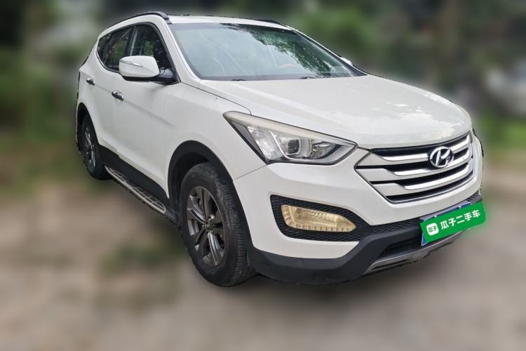 Used Hyundai Santa Fe 2013 2.4L Automatic 2WD Comfort Edition Front Right 45 Deg