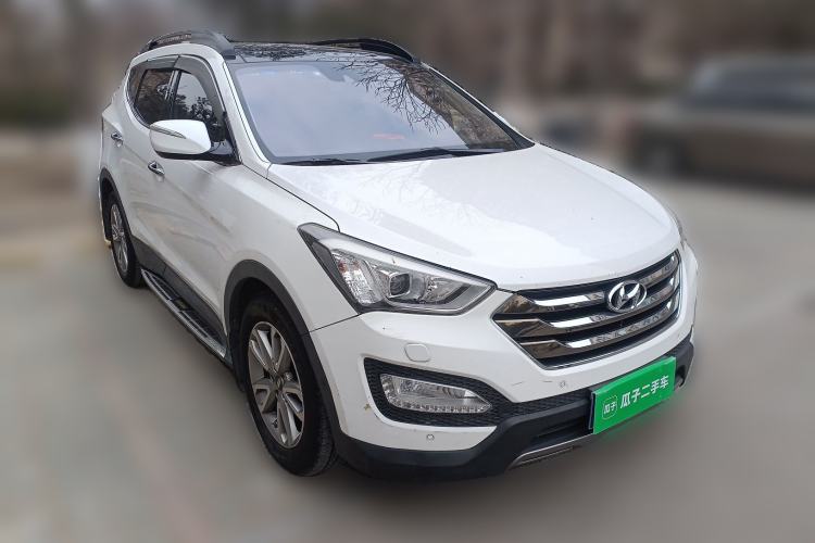 Used Hyundai Santa Fe 2013 Revised Version 2.0T Automatic All-Wheel Drive Top-Tier Trim Front Right 45 Deg