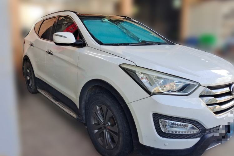 Used Hyundai Santa Fe 2013 2.4L Automatic Two-Wheel Drive Smart Version Front Right 45 Deg