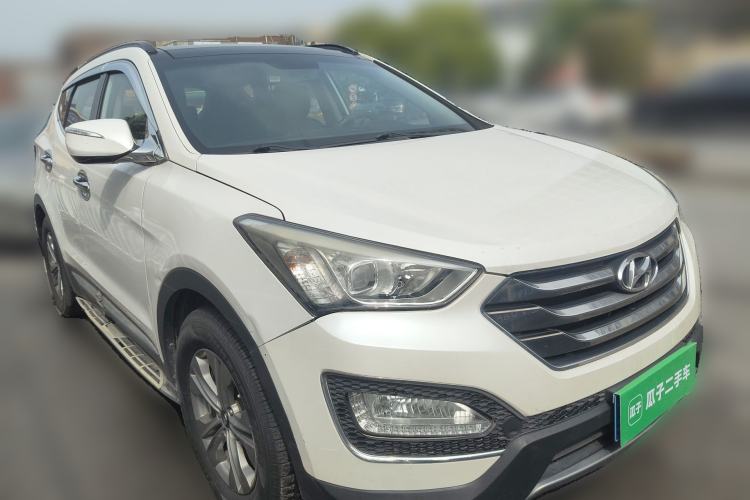 Used Hyundai Santa Fe 2013 2.4L Automatic Two-Wheel Drive Smart Version Front Right 45 Deg