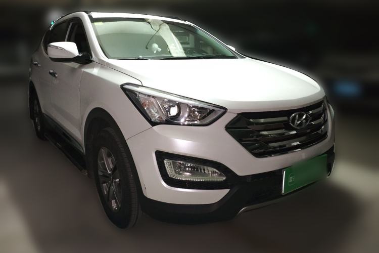 Used Hyundai Santa Fe 2013 2.4L Automatic 2WD Comfort Edition Front Right 45 Deg