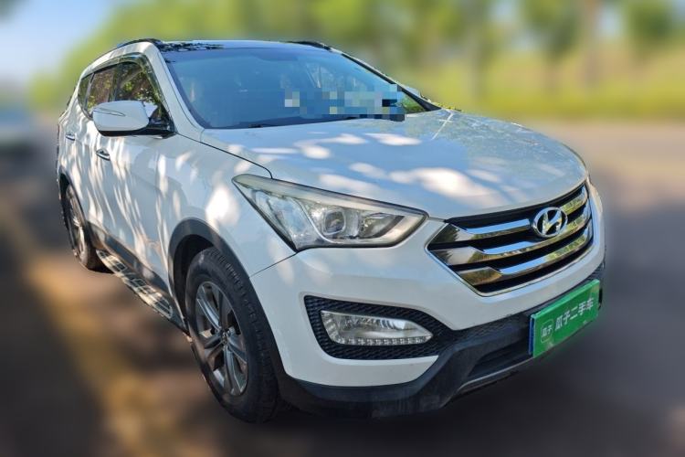 Used Hyundai Santa Fe 2013 2.4L Automatic Two-Wheel Drive Smart Version Front Right 45 Deg